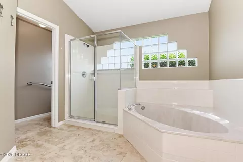 Bath - 409 Seabrook Rd, Ormond Beach, FL 32174 photo 2 of 4