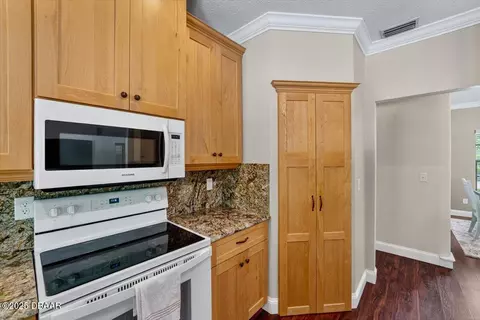 Kitchen - 33 Laurel Ridge Break, Ormond Beach, FL 32174 photo 3 of 3