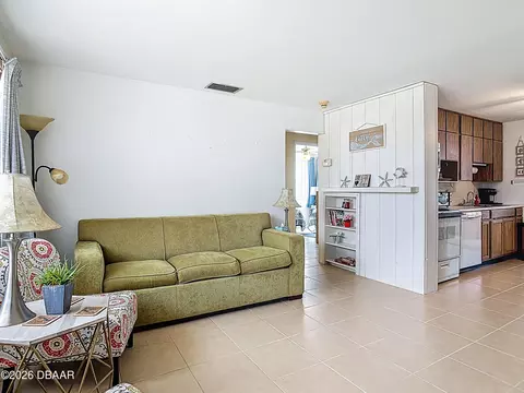 Living - 28 Palm Dr, Ormond Beach, FL 32176 photo 1 of 2