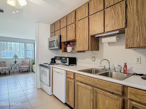 Kitchen - 28 Palm Dr, Ormond Beach, FL 32176 photo 5 of 6