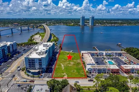613 N Halifax Ave, Daytona Beach, FL 32118