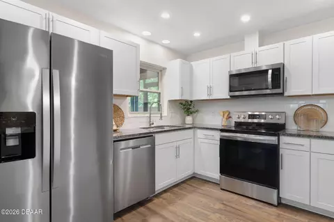 Kitchen - 8 Aston Cir, Ormond Beach, FL 32174 photo 4 of 5