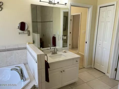 Bath - 1424 Kilrush Dr, Ormond Beach, FL 32174 photo 5 of 6