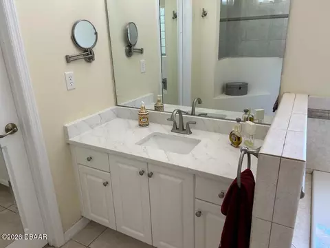 Bath - 1424 Kilrush Dr, Ormond Beach, FL 32174 photo 4 of 6