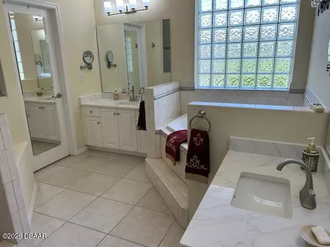 Bath - 1424 Kilrush Dr, Ormond Beach, FL 32174 photo 2 of 6