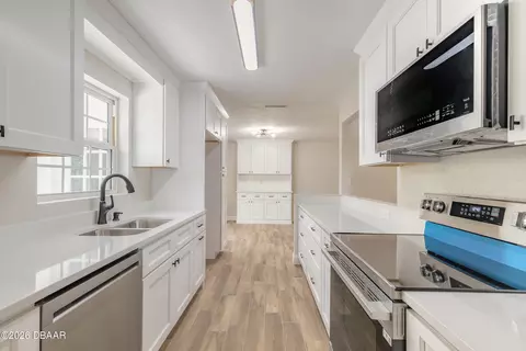 Kitchen - 39 Willis Dr, Ormond Beach, FL 32176 photo 2 of 2