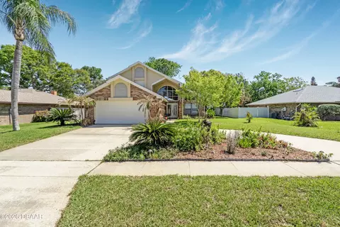 825 Clear Lake Dr, Port Orange, FL 32127