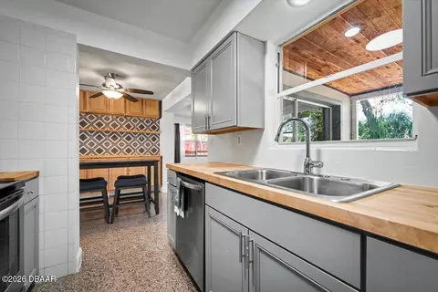 Kitchen - 213 Lynnhurst Dr, Ormond Beach, FL 32176 photo 3 of 4