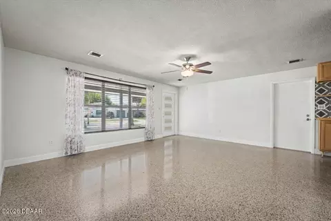Living - 213 Lynnhurst Dr, Ormond Beach, FL 32176 photo 4 of 6