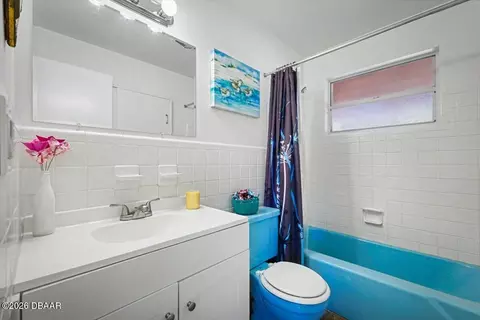 Bath - 213 Lynnhurst Dr, Ormond Beach, FL 32176 photo 2 of 2