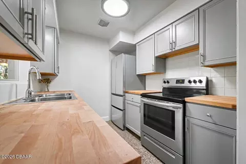 Kitchen - 213 Lynnhurst Dr, Ormond Beach, FL 32176 photo 1 of 4