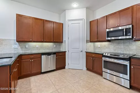 Kitchen - 732 Aldenham Ln, Ormond Beach, FL 32174 photo 2 of 5