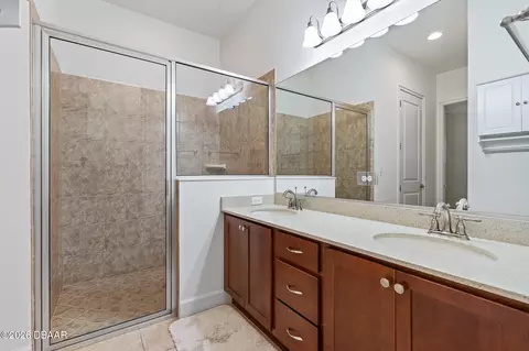 Bath - 732 Aldenham Ln, Ormond Beach, FL 32174 photo 2 of 3