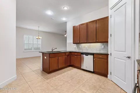 Kitchen - 732 Aldenham Ln, Ormond Beach, FL 32174 photo 5 of 5
