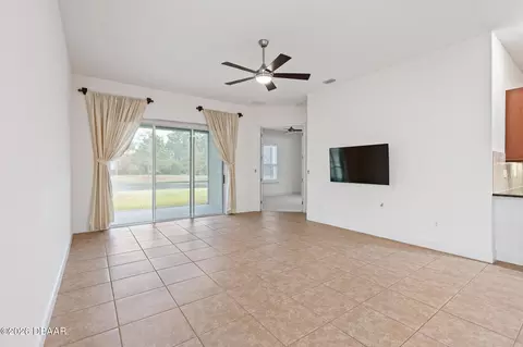 Living - 732 Aldenham Ln, Ormond Beach, FL 32174 photo 3 of 7