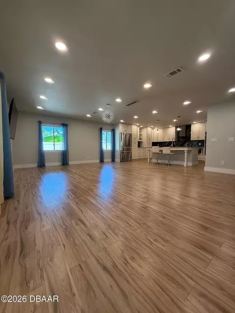 Living - 905 Willow Run, Ormond Beach, FL 32174 photo 2 of 3
