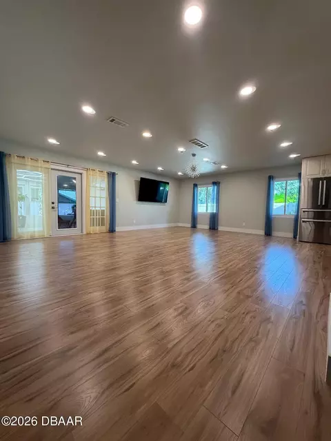 Living - 905 Willow Run, Ormond Beach, FL 32174 photo 1 of 2