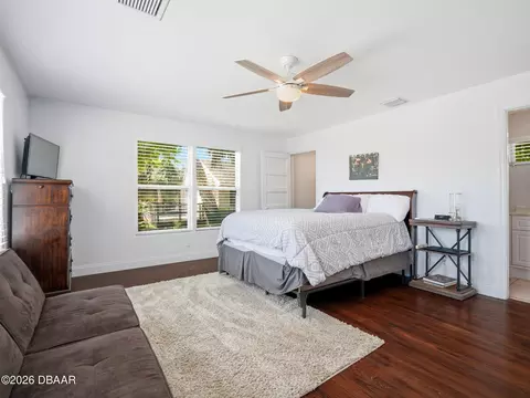 Bedroom - 428 N Riverside Dr, Edgewater, FL 32132 photo 6 of 9