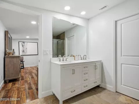 Bath - 428 N Riverside Dr, Edgewater, FL 32132 photo 2 of 5