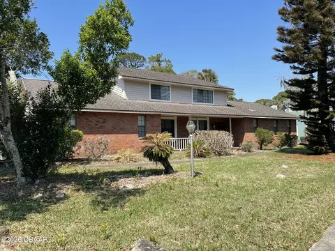 576 Pelican Bay Dr, Daytona Beach, FL 32119