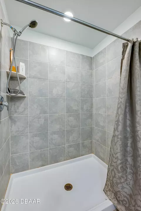 Bath - 3986 Willowbrook Dr, Edgewater, FL 32141 photo 3 of 6