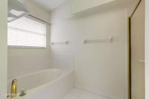 Bath - 22 Old Macon Dr, Ormond Beach, FL 32174 photo 3 of 4