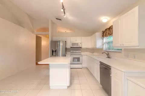 Kitchen - 22 Old Macon Dr, Ormond Beach, FL 32174 photo 2 of 4