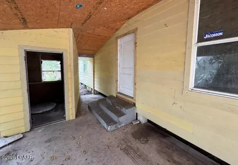 Exterior - 4718 2nd St, Sebring, FL 33870 photo 3 of 4