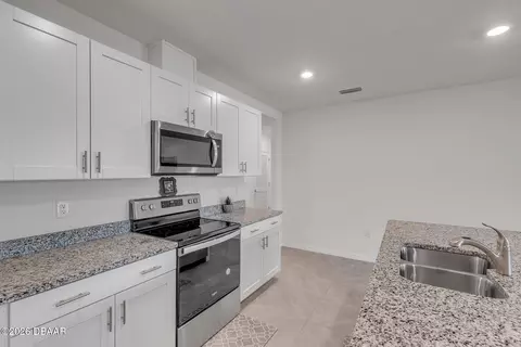 Kitchen - 8 Melogold Dr, Ormond Beach, FL 32174 photo 4 of 7