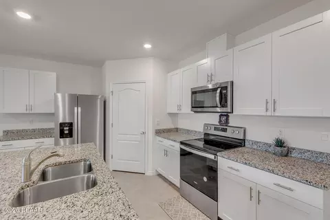 Kitchen - 8 Melogold Dr, Ormond Beach, FL 32174 photo 6 of 7