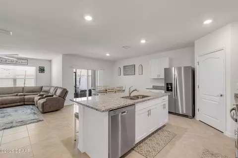 Kitchen - 8 Melogold Dr, Ormond Beach, FL 32174 photo 5 of 7