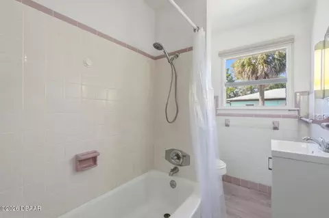 Bath - 231 N Ridgewood Ave, Ormond Beach, FL 32174 photo 1 of 2