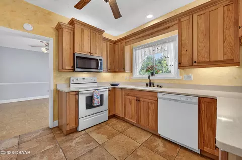 Kitchen - 7 Oakmont Cir, Ormond Beach, FL 32174 photo 2 of 2