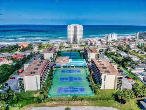 1433 N Atlantic Ave, Daytona Beach, FL 32118