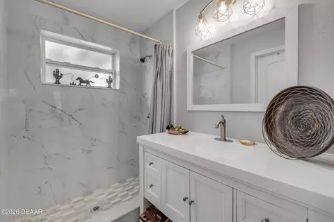 Bath - 113 E Pine Bluff St, Edgewater, FL 32132 photo 6 of 6