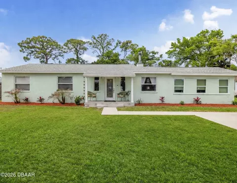 Exterior - 113 E Pine Bluff St, Edgewater, FL 32132 photo 2 of 13