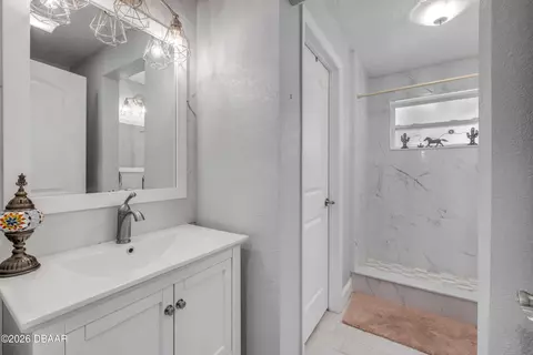 Bath - 113 E Pine Bluff St, Edgewater, FL 32132 photo 5 of 6