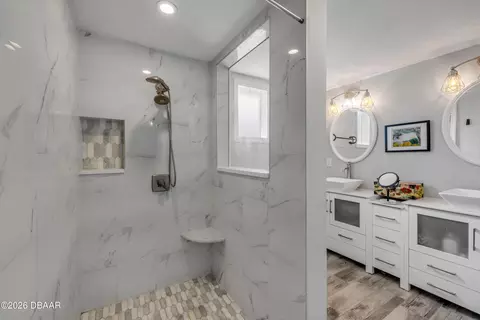 Bath - 113 E Pine Bluff St, Edgewater, FL 32132 photo 1 of 6