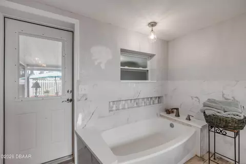 Bath - 113 E Pine Bluff St, Edgewater, FL 32132 photo 4 of 6