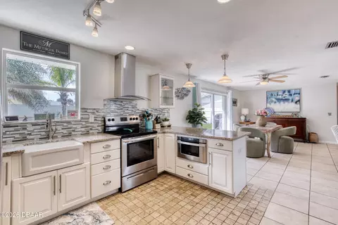 Kitchen - 8 Surfside Dr, Ormond Beach, FL 32176 photo 3 of 5