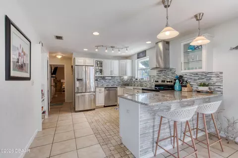 Kitchen - 8 Surfside Dr, Ormond Beach, FL 32176 photo 2 of 5