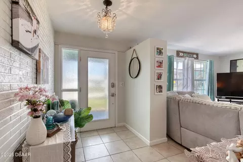 Entry Way - 8 Surfside Dr, Ormond Beach, FL 32176 photo 2 of 3