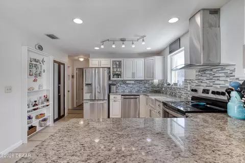 Kitchen - 8 Surfside Dr, Ormond Beach, FL 32176 photo 4 of 5