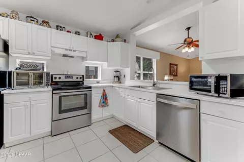 Kitchen - 25 Old Macon Dr, Ormond Beach, FL 32174 photo 1 of 3