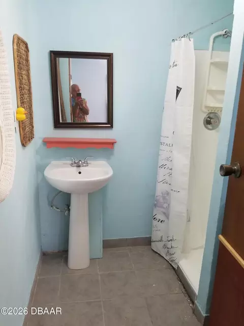 Bath - 2024 Toni St, Ormond Beach, FL 32174 photo 2 of 5
