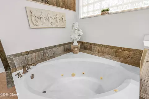 Bath - 1106 Oxbridge Ln, Ormond Beach, FL 32174 photo 4 of 7