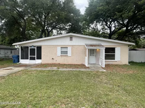 1220 Leon Ln, Daytona Beach, FL 32117