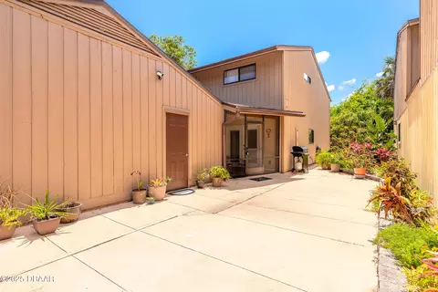 Exterior - 4 Fox Run Trl, Ormond Beach, FL 32174 photo 5 of 7