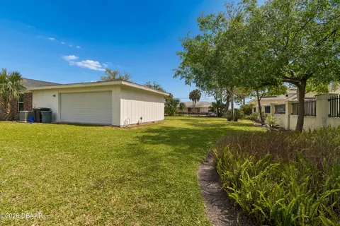 Exterior - 12 Cameo Cir, Ormond Beach, FL 32174 photo 4 of 7