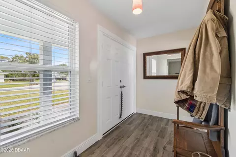 Entry Way - 12 Cameo Cir, Ormond Beach, FL 32174 photo 4 of 5